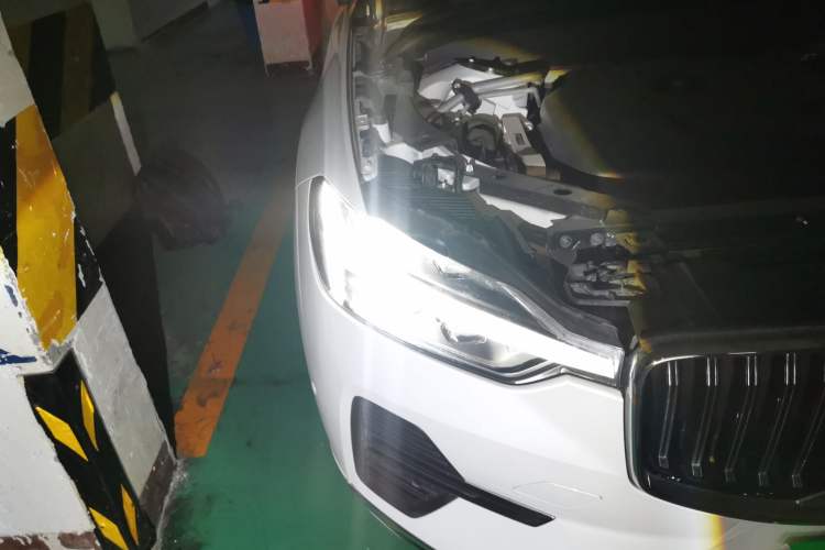 Used Volvo XC60 New Energy 2023 T8 Plug-in Hybrid Long-Range All-Wheel Drive Smart Luxury Edition Right Front Headlight