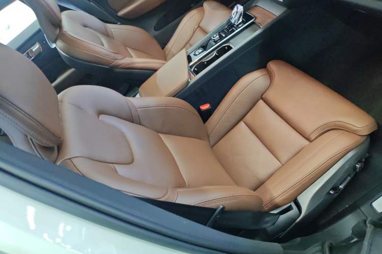 Used Volvo XC60 New Energy 2023 T8 Plug-in Hybrid Long-Range All-Wheel Drive Intelligent Luxury and Enjoyment Edition Right Front Seat