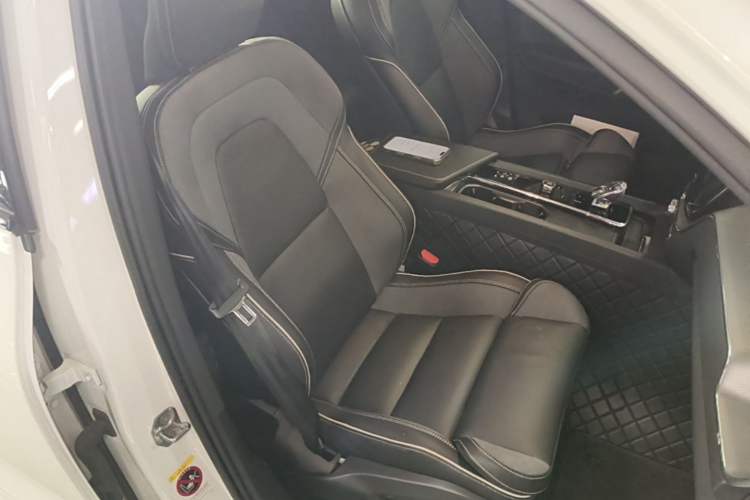 Used Volvo XC60 New Energy 2023 T8 Plug-in Hybrid Long-Range All-Wheel Drive Smart & Sporty Version Right Front Seat