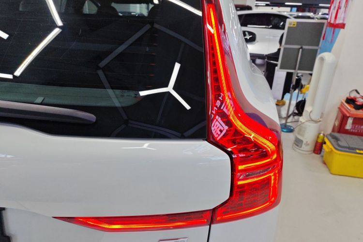 Used Volvo XC60 New Energy 2023 T8 Plug-in Hybrid Long-Range All-Wheel Drive Intelligent Luxury and Enjoyment Edition Right Rear Taillight