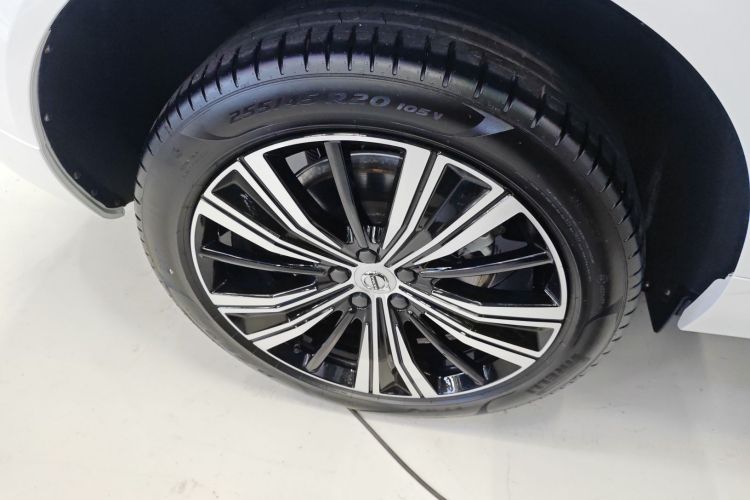 Used Volvo XC60 New Energy 2023 T8 Plug-in Hybrid Long-Range All-Wheel Drive Intelligent Luxury and Enjoyment Edition Right Rear Wheel Hub