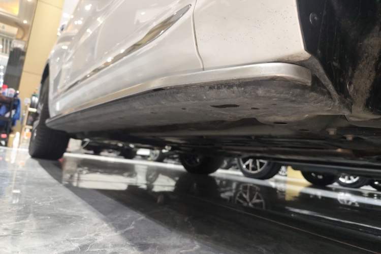 Used Volvo XC60 New Energy 2023 T8 Plug-in Hybrid Long-Range All-Wheel Drive Smart Luxury Edition Right Side Sill