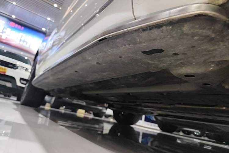 Used Volvo XC60 New Energy 2023 T8 Plug-in Hybrid Long-Range All-Wheel Drive Smart Luxury Edition Right Side Sill