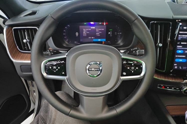 Used Volvo XC60 New Energy 2023 T8 Plug-in Hybrid Long-Range All-Wheel Drive Intelligent Luxury and Enjoyment Edition Steering Wheel