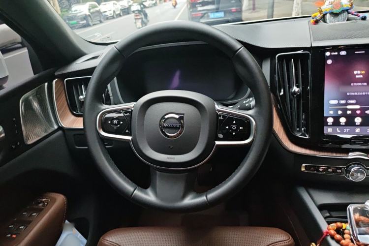 Used Volvo XC60 New Energy 2023 T8 Plug-in Hybrid Long-Range All-Wheel Drive Smart Luxury Edition Steering Wheel