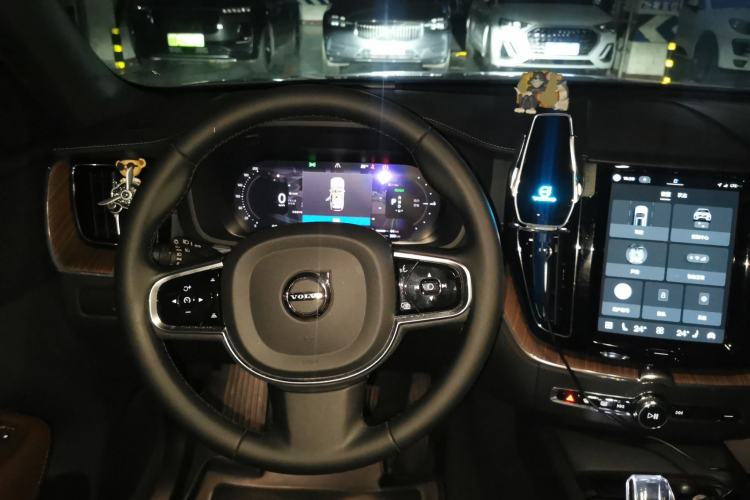 Used Volvo XC60 New Energy 2023 T8 Plug-in Hybrid Long-Range All-Wheel Drive Smart Luxury Edition Steering Wheel