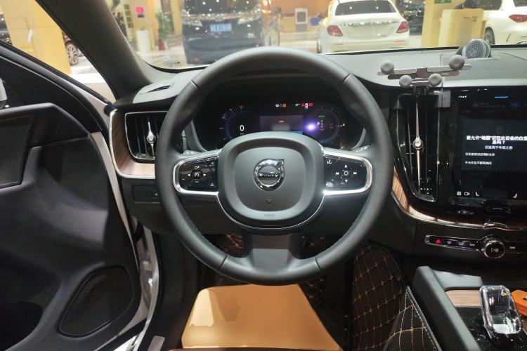 Used Volvo XC60 New Energy 2023 T8 Plug-in Hybrid Long-Range All-Wheel Drive Smart Luxury Edition Steering Wheel