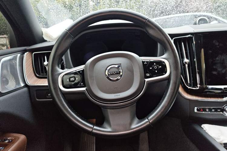 Used Volvo XC60 New Energy 2023 T8 Plug-in Hybrid Long-Range All-Wheel Drive Intelligent Luxury and Enjoyment Edition Steering Wheel
