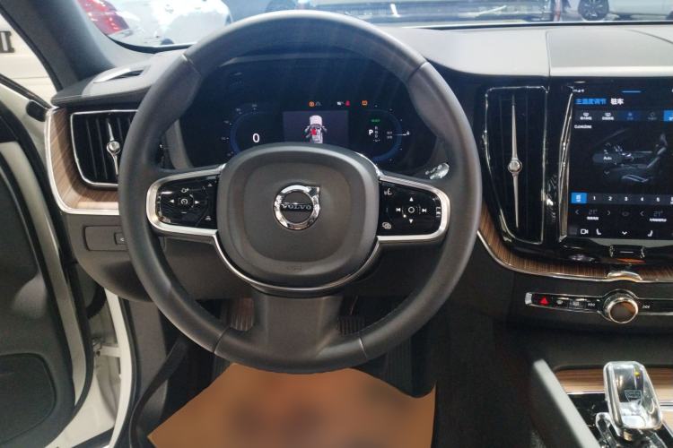 Used Volvo XC60 New Energy 2023 T8 Plug-in Hybrid Long-Range All-Wheel Drive Smart Luxury Edition Steering Wheel