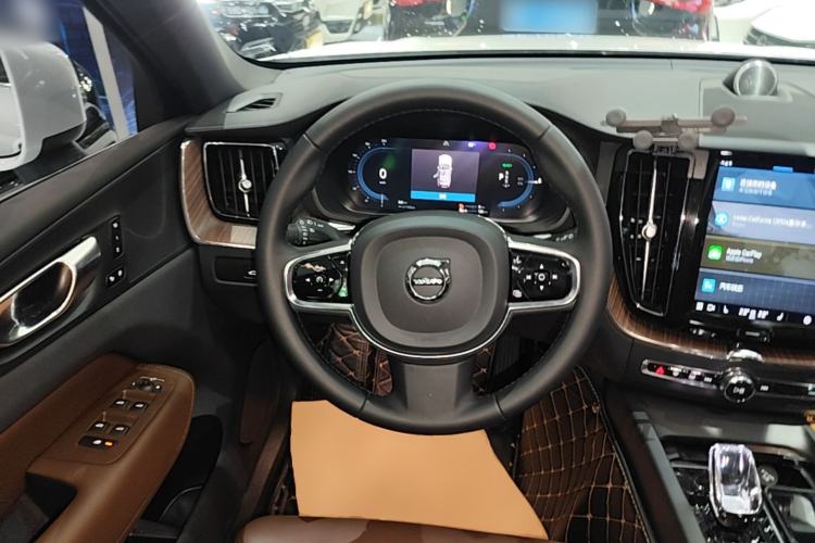 Used Volvo XC60 New Energy 2023 T8 Plug-in Hybrid Long-Range All-Wheel Drive Smart Luxury Edition Steering Wheel