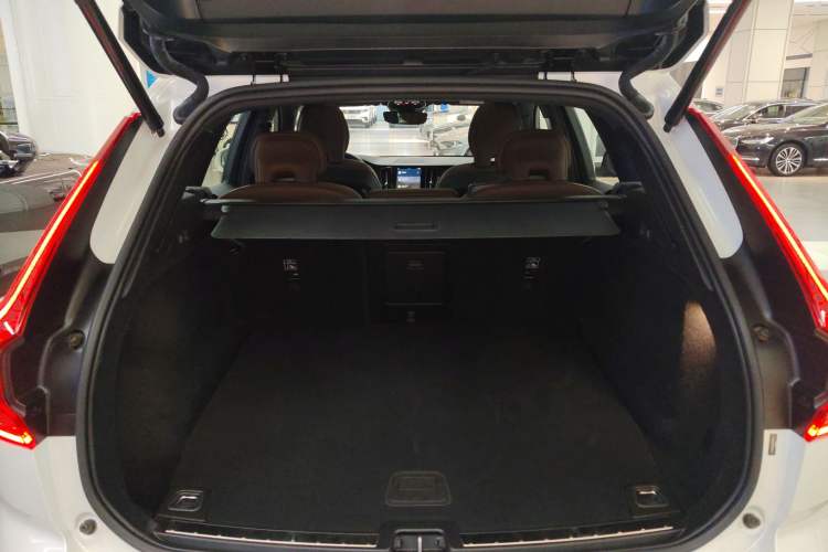 Used Volvo XC60 New Energy 2023 T8 Plug-in Hybrid Long-Range All-Wheel Drive Smart & Luxurious Enjoyment Edition Trunk