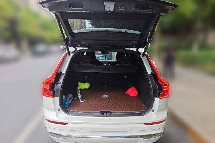 Used Volvo XC60 New Energy 2023 T8 Plug-in Hybrid Long-Range All-Wheel Drive Smart Luxury Edition Trunk