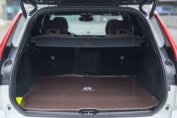 Used Volvo XC60 New Energy 2023 T8 Plug-in Hybrid Long-Range All-Wheel Drive Smart Luxury Edition Trunk