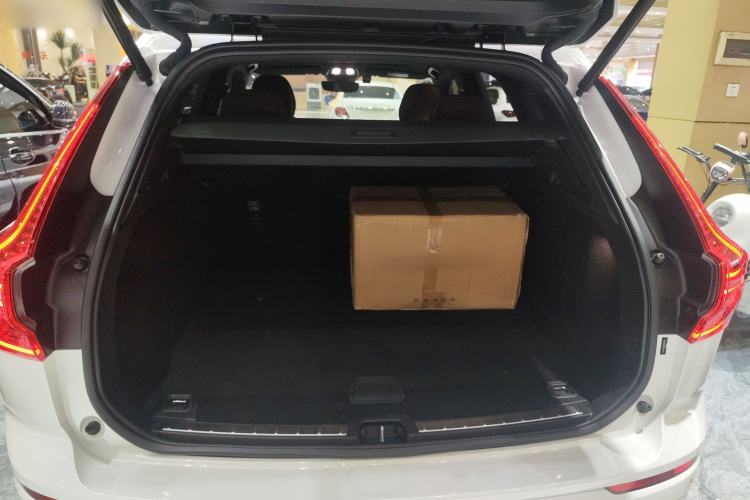Used Volvo XC60 New Energy 2023 T8 Plug-in Hybrid Long-Range All-Wheel Drive Smart Luxury Edition Trunk