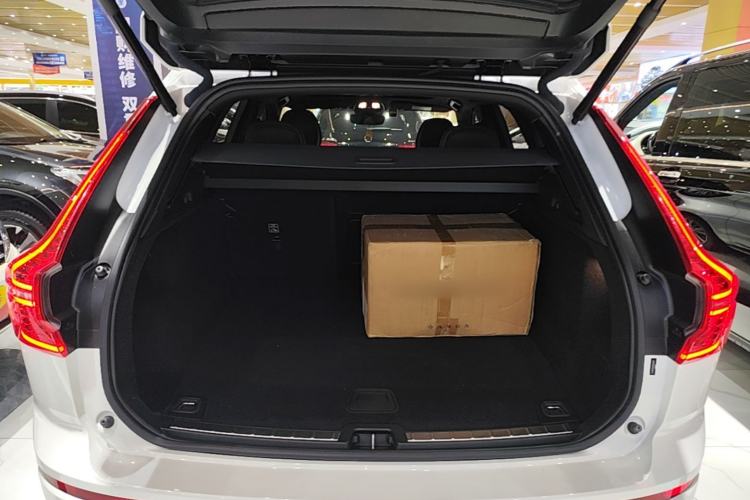 Used Volvo XC60 New Energy 2023 T8 Plug-in Hybrid Long-Range All-Wheel Drive Smart Luxury Edition Trunk