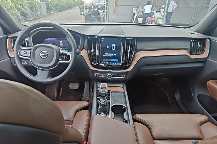 Used Volvo XC60 New Energy 2023 T8 Plug-in Hybrid Long-Range All-Wheel Drive Smart Luxury Edition Center Console