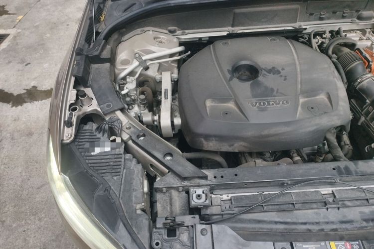 Used Volvo XC60 New Energy 2023 T8 Plug-in Hybrid Long-Range All-Wheel Drive Smart Luxury Edition Engine Bay Right