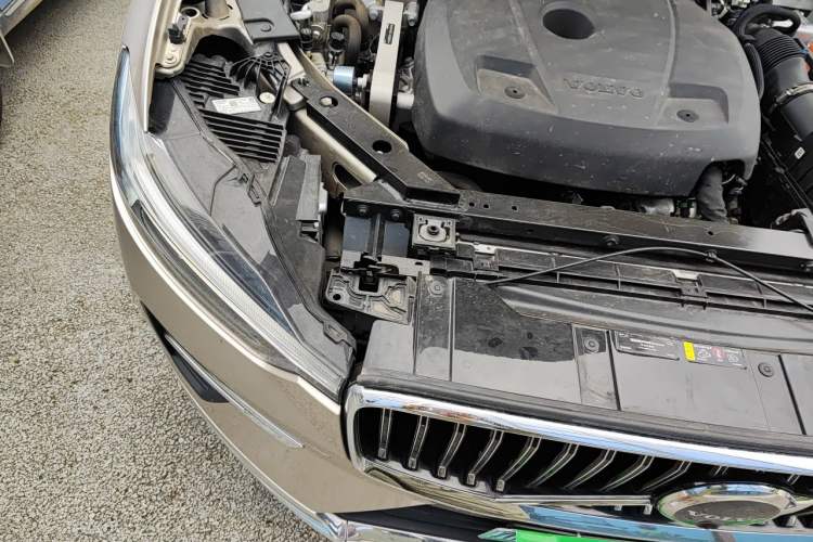Used Volvo XC60 New Energy 2023 T8 Plug-in Hybrid Long-Range All-Wheel Drive Smart Luxury Edition Engine Bay Right