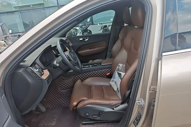 Used Volvo XC60 New Energy 2023 T8 Plug-in Hybrid Long-Range All-Wheel Drive Smart Luxury Edition Left Front Seat