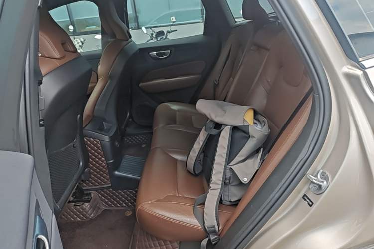 Used Volvo XC60 New Energy 2023 T8 Plug-in Hybrid Long-Range All-Wheel Drive Smart Luxury Edition Left Rear Seat