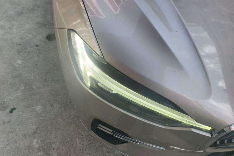 Used Volvo XC60 New Energy 2023 T8 Plug-in Hybrid Long-Range All-Wheel Drive Smart Luxury Edition Right Front Headlight