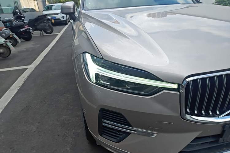 Used Volvo XC60 New Energy 2023 T8 Plug-in Hybrid Long-Range All-Wheel Drive Smart Luxury Edition Right Front Headlight