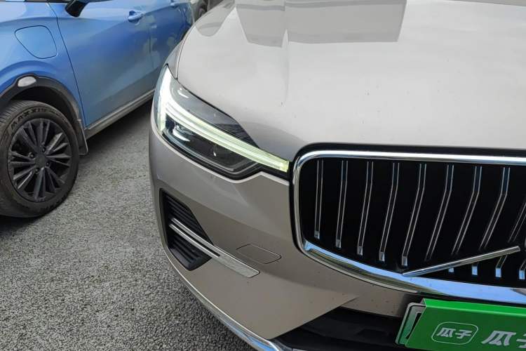 Used Volvo XC60 New Energy 2023 T8 Plug-in Hybrid Long-Range All-Wheel Drive Smart Luxury Edition Right Front Headlight