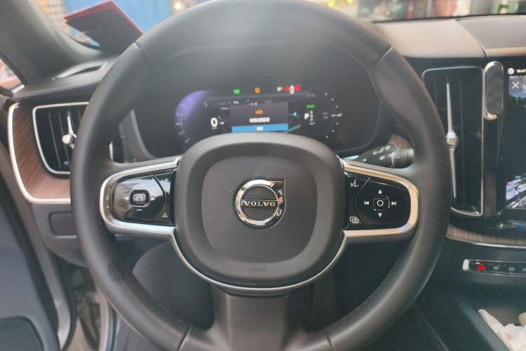 Used Volvo XC60 New Energy 2023 T8 Plug-in Hybrid Long-Range All-Wheel Drive Smart Luxury Edition Steering Wheel