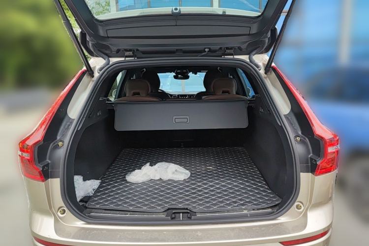 Used Volvo XC60 New Energy 2023 T8 Plug-in Hybrid Long-Range All-Wheel Drive Smart Luxury Edition Trunk