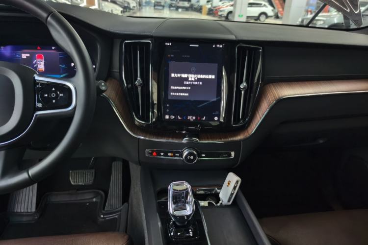 Used Volvo XC60 New Energy 2024 T8 Plug-in Hybrid Long-Range All-Wheel Drive Smart Luxury Edition Audio And AC Panel