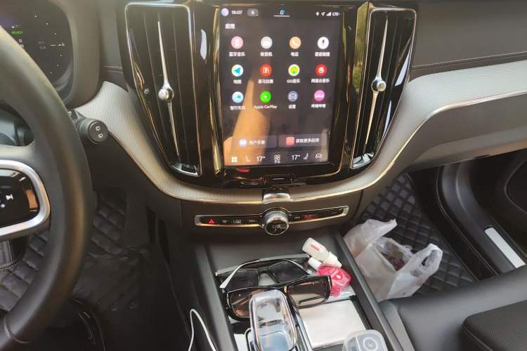 Used Volvo XC60 New Energy 2024 T8 Plug-in Hybrid Long-Range All-Wheel Drive Zhiyuan Polar Night Edition Audio And AC Panel
