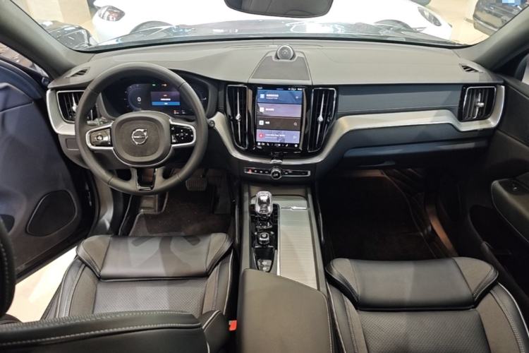 Used Volvo XC60 New Energy 2024 T8 Plug-in Hybrid Long-Range All-Wheel Drive Zhiyuan Polar Night Edition Center Console