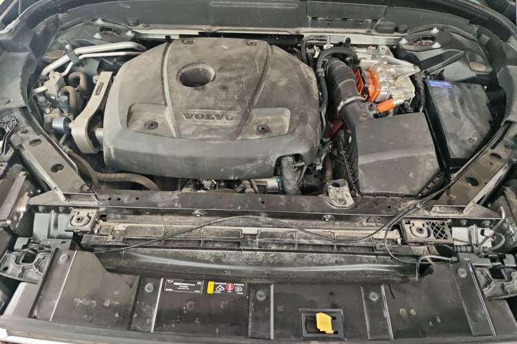 Used Volvo XC60 New Energy 2024 T8 Plug-in Hybrid Long-Range All-Wheel Drive Smart Luxury Edition Engine Bay