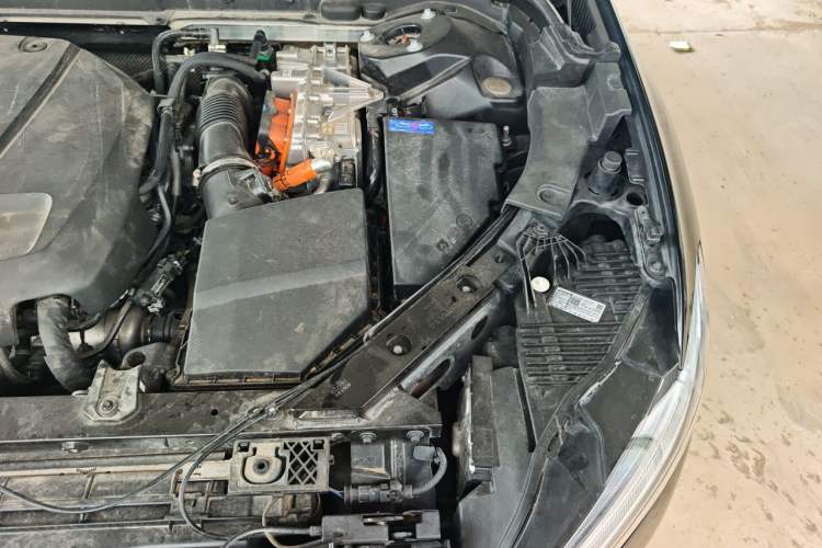 Used Volvo XC60 New Energy 2024 T8 Plug-in Hybrid Long-Range All-Wheel Drive Smart Luxury Edition Engine Bay Left