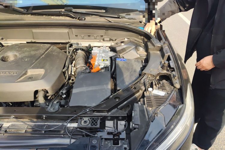 Used Volvo XC60 New Energy 2024 T8 Plug-in Hybrid Long-Range All-Wheel Drive Zhiyuan Polar Night Edition Engine Bay Left