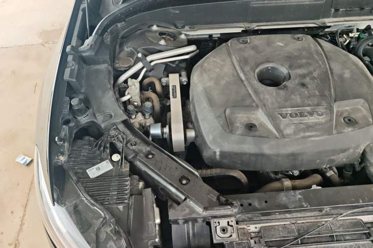 Used Volvo XC60 New Energy 2024 T8 Plug-in Hybrid Long-Range All-Wheel Drive Smart Luxury Edition Engine Bay Right