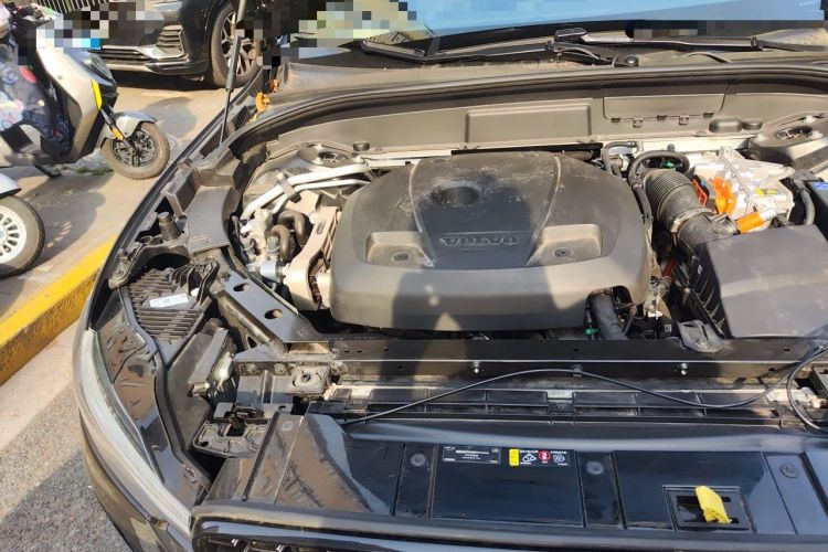 Used Volvo XC60 New Energy 2024 T8 Plug-in Hybrid Long-Range All-Wheel Drive Zhiyuan Polar Night Edition Engine Bay Right