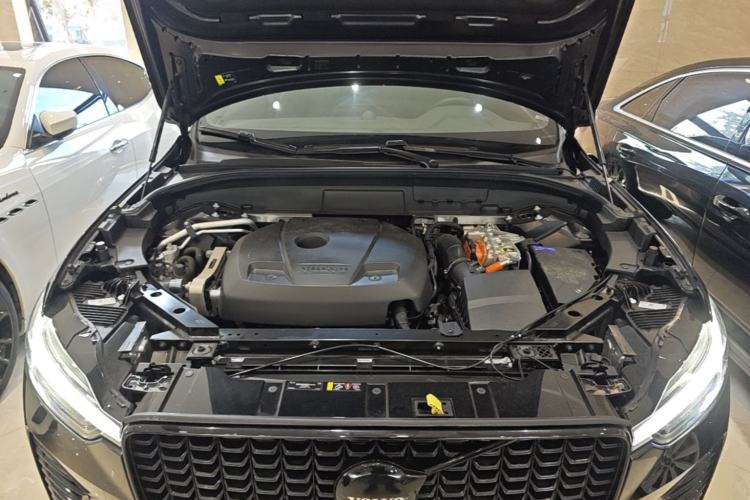 Used Volvo XC60 New Energy 2024 T8 Plug-in Hybrid Long-Range All-Wheel Drive Zhiyuan Polar Night Edition Engine Bay