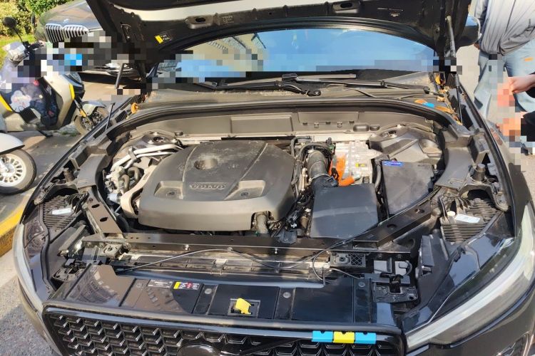 Used Volvo XC60 New Energy 2024 T8 Plug-in Hybrid Long-Range All-Wheel Drive Zhiyuan Polar Night Edition Engine Bay