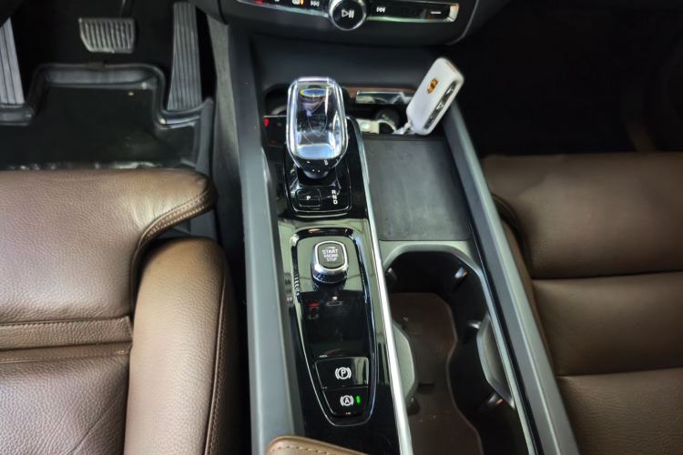 Used Volvo XC60 New Energy 2024 T8 Plug-in Hybrid Long-Range All-Wheel Drive Smart Luxury Edition Gear Lever