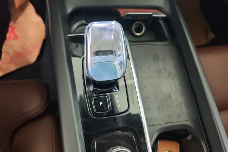 Used Volvo XC60 New Energy 2024 T8 Plug-in Hybrid Long-Range All-Wheel Drive Smart Luxury Edition Gear Lever
