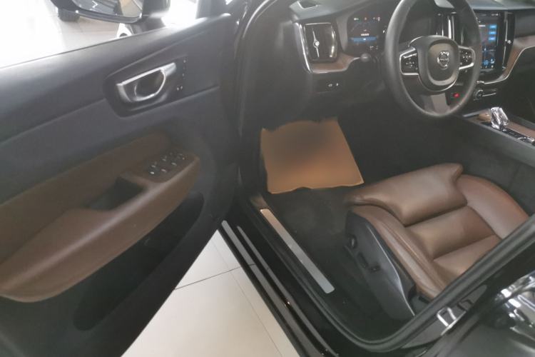 Used Volvo XC60 New Energy 2024 T8 Plug-in Hybrid Long-Range All-Wheel Drive Smart Luxury Edition Interior 3