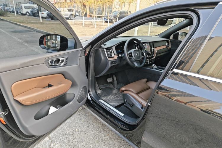 Used Volvo XC60 New Energy 2024 T8 Plug-in Hybrid Long-Range All-Wheel Drive Smart Luxury Edition Interior 3