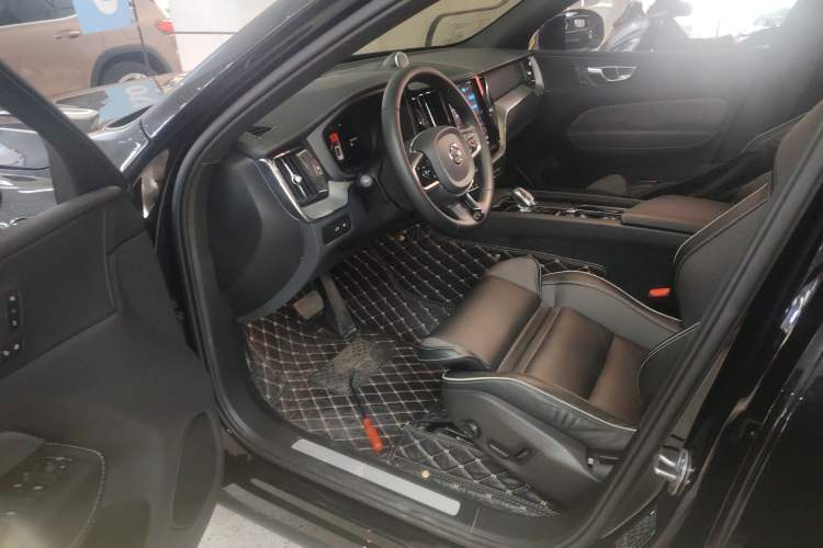 Used Volvo XC60 New Energy 2024 T8 Plug-in Hybrid Long-Range All-Wheel Drive Zhiyuan Polar Night Edition Interior 3