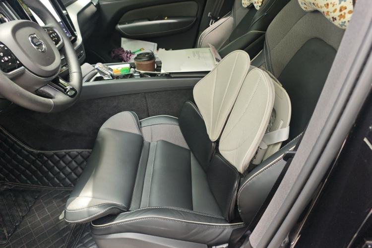 Used Volvo XC60 New Energy 2024 T8 Plug-in Hybrid Long-Range All-Wheel Drive Zhiyuan Polar Night Edition Left Front Seat