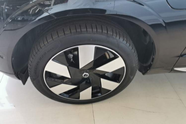 Used Volvo XC60 New Energy 2024 T8 Plug-in Hybrid Long-Range All-Wheel Drive Smart Luxury Edition Left Front Wheel Hub