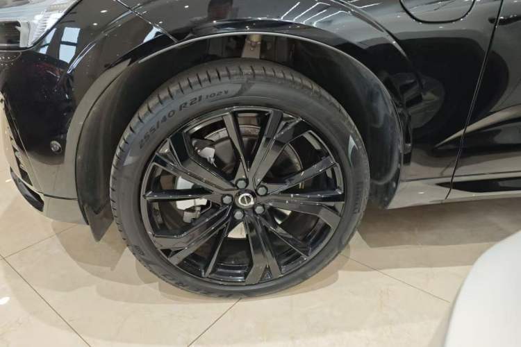 Used Volvo XC60 New Energy 2024 T8 Plug-in Hybrid Long-Range All-Wheel Drive Zhiyuan Polar Night Edition Left Front Wheel Hub