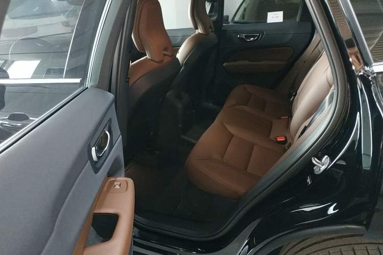Used Volvo XC60 New Energy 2024 T8 Plug-in Hybrid Long-Range All-Wheel Drive Smart Luxury Edition Left Rear Seat