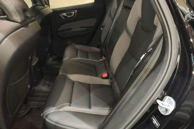 Used Volvo XC60 New Energy 2024 T8 Plug-in Hybrid Long-Range All-Wheel Drive Zhiyuan Polar Night Edition Left Rear Seat