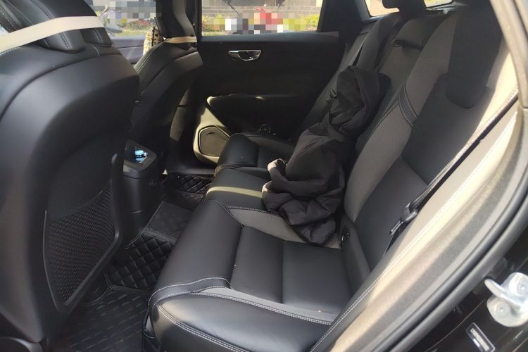 Used Volvo XC60 New Energy 2024 T8 Plug-in Hybrid Long-Range All-Wheel Drive Zhiyuan Polar Night Edition Left Rear Seat
